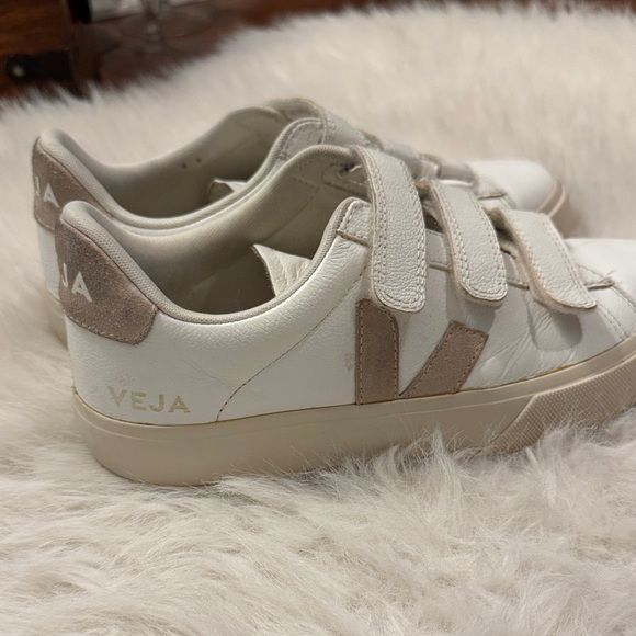 Veja Cream Velcro Leather/Suede Sneakers Size 8 pre-owned. - Picture 5 of 11